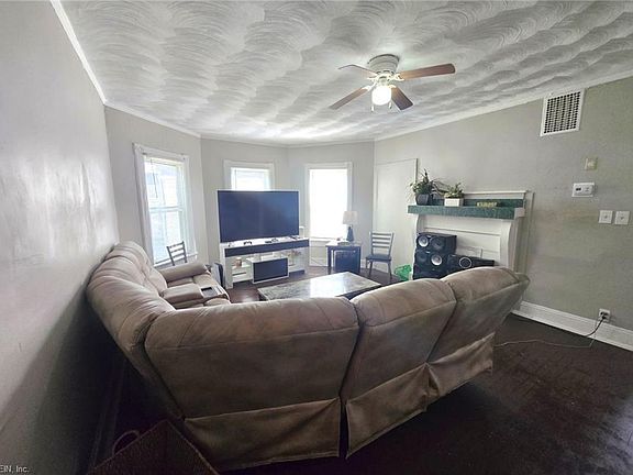 4th image of 1012 Watson St