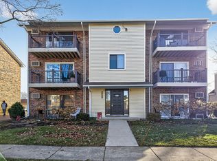 2713 Northcreek Dr APT 5, Woodridge, IL 60517