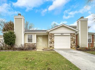 957 Foxwood Ct, Schaumburg, IL 60194