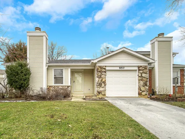 957 Foxwood Ct, Schaumburg, IL 60194