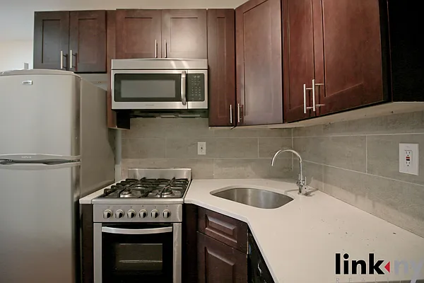 Rented by Link NY Realty | media 31