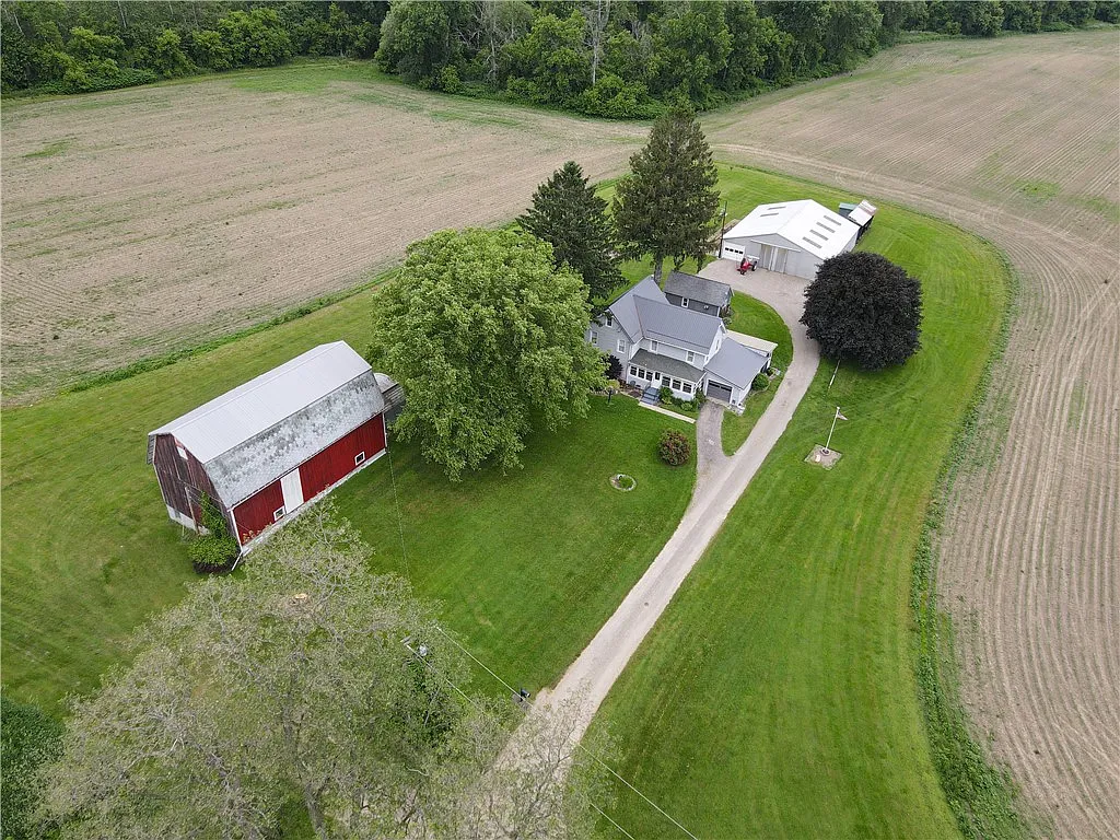 5764 Rees Rd photo 1