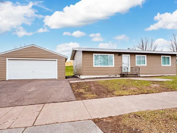15 Law Dr, Silver Bay, MN 55614