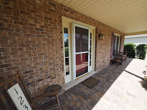 4th image of 1230 W Dexter Ln