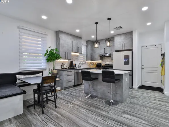 1058 Old Oak Ln, Hayward, CA 94541