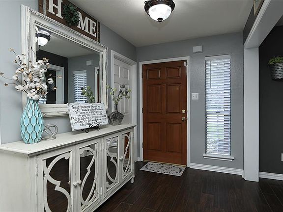 3rd image of 4923 Linden Pl