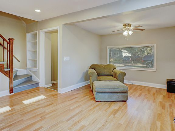 4th image of 415 E Willow Dr