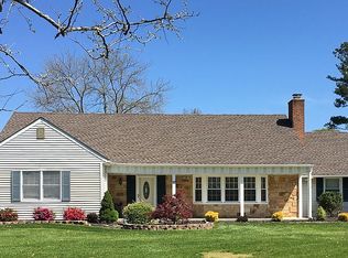 17 Maxwell Ln, Manalapan, NJ 07726