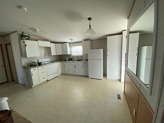 2nd image of 309 W 5th St