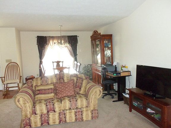 3rd image of 815 Navaho Dr
