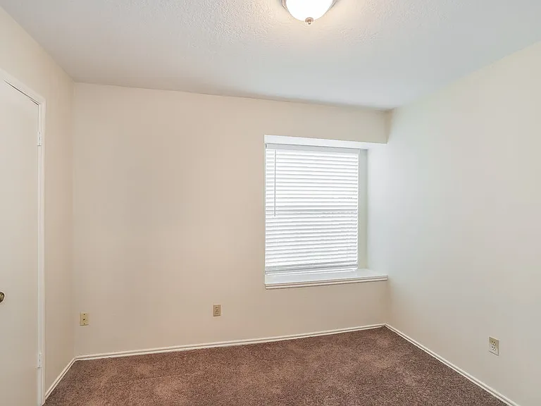 1525 Miller Ave — Photo 14