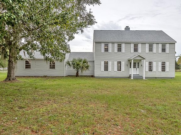 3rd image of 140 E Country Circle Dr