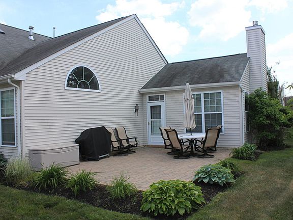 4th image of 86 Enclave Blvd