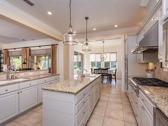 5th image of 2734 Woodgate Way