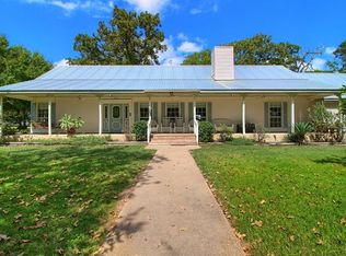 321 Circle Rd, Smithville, TX 78957