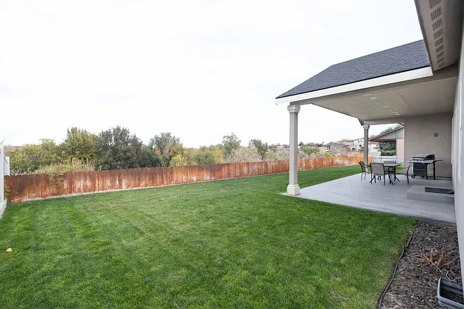 Tanglewood Dr — Photo 32