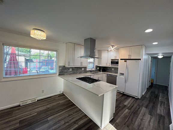 5th image of 17 Cedar Dr