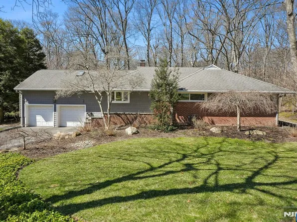 35 Brookview Ter, Hillsdale, NJ 07642