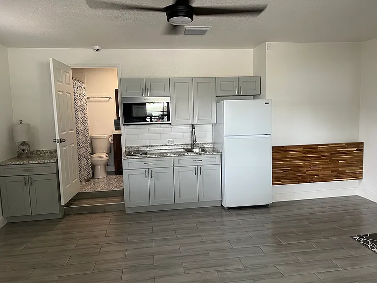 1809 Barksdale Dr — Photo 5