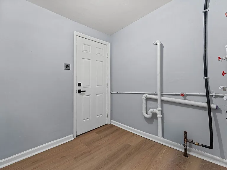 1400 Vine St — Photo 17
