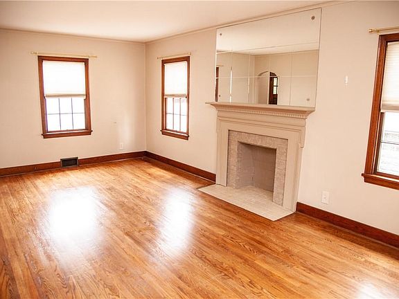 3rd image of 1530 Marion Ave
