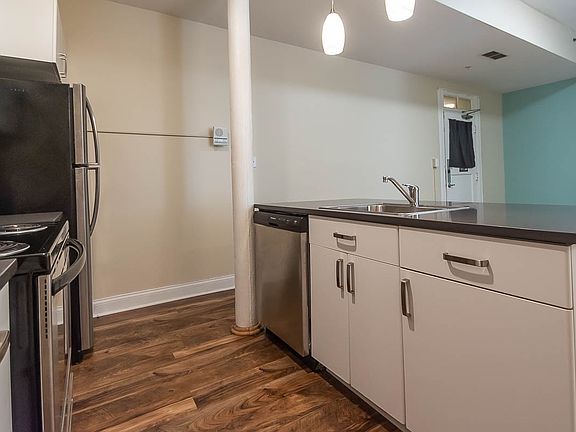 5th image of 106 E Kirkwood Ave APT 203