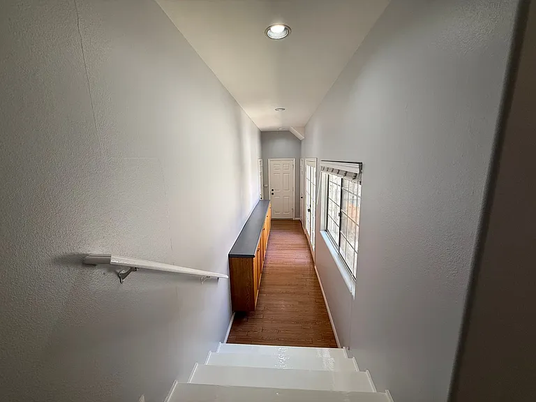 432 E Ave — Photo 11
