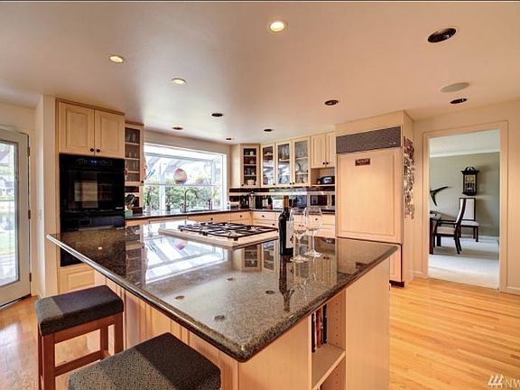 4th image of 1350 85th Ave NE