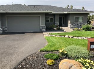 1194 Highland View Loop, Redmond, OR 97756