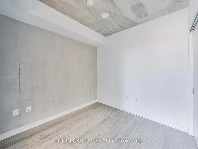 195 McCaul St #502 — Photo 21