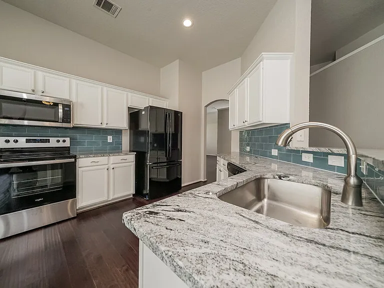 1005 Fort Apache Dr — Photo 10