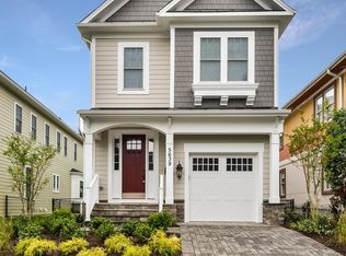 5639 7th St N, Arlington, VA 22205