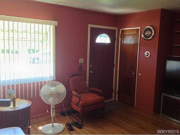 4th image of 738 Loretta St