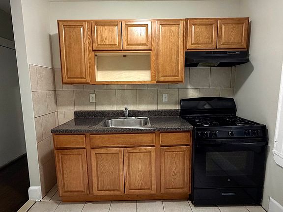 5th image of 196 Roseville Ave #22R
