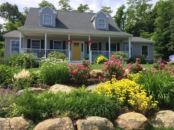 14 Harrison St, Bristol, RI 02809