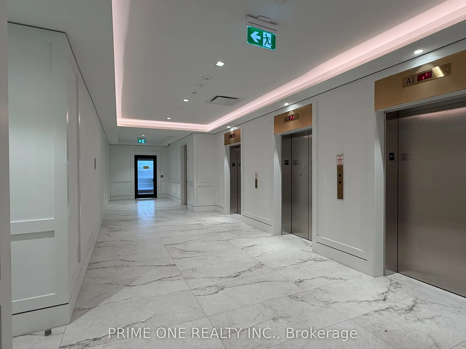 Notting Hill Condominiums — Photo 4