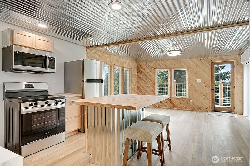 3rd image of 141 Blueberry Hill Road