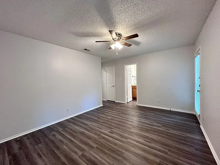 9212 Kempler Dr — Photo 14
