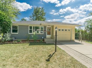 567 S Commonwealth Ave, Elgin, IL 60123