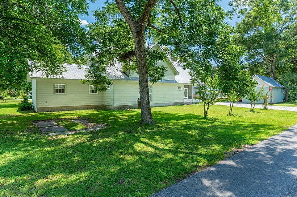 4 bed, 2.5 bath, 2383 sqft, $2,495 — Photo 4