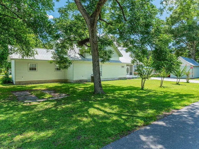 322 Crescent Dr — Photo 4