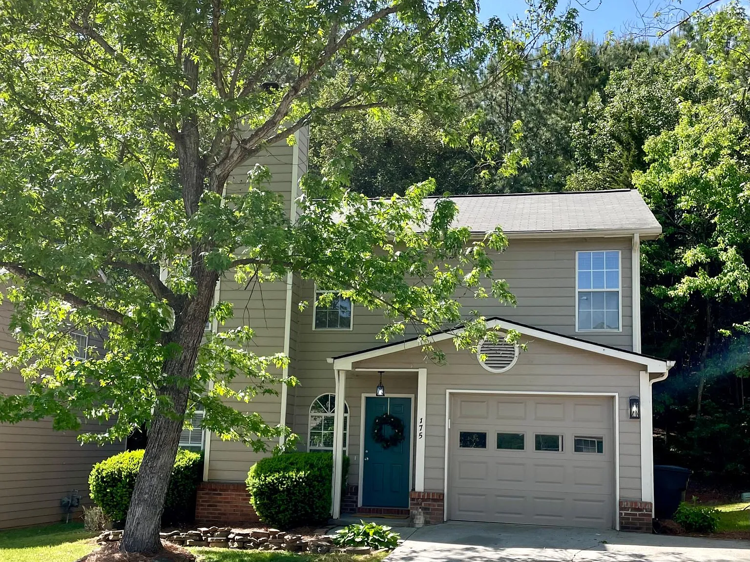 3 bed, 2.5 bath, 1300 sqft, $2,075 — Photo 1
