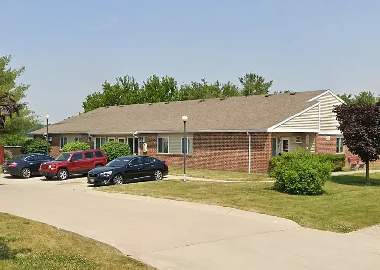 419 N Holly Dr — Photo 3