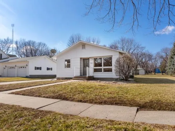 733 10th St N, Mountain Lake, MN 56159