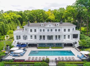 590 S Lake Shore Dr, Lake Geneva, WI 53147