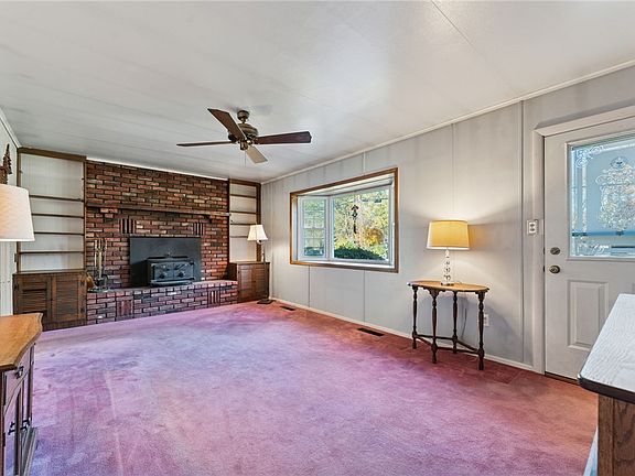 4th image of 2584 Hampton Ave