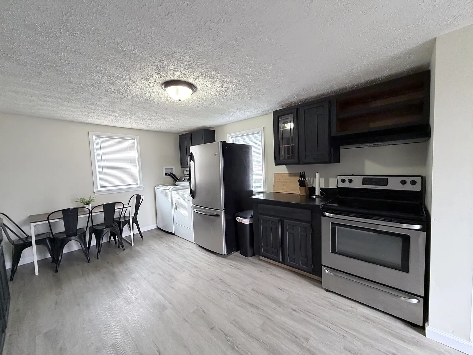 556 Middle Rd — Photo 2