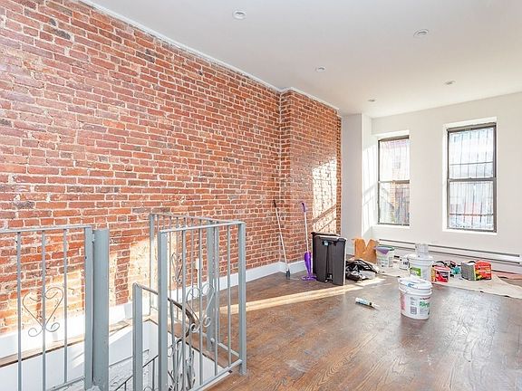 3rd image of 679 Sterling Pl APT 1R