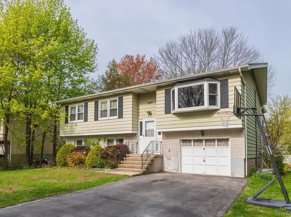 35 Island View Ave, Monroe, NY 10950