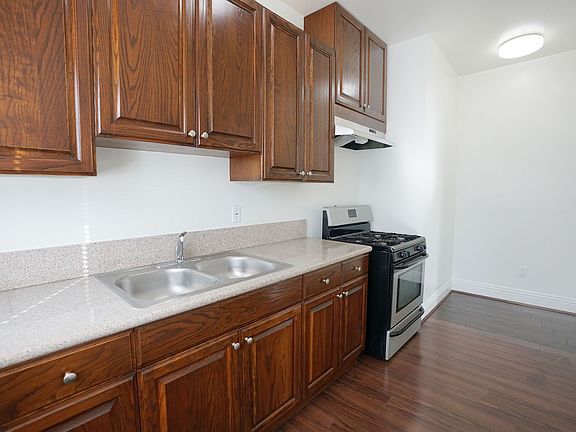 3rd image of 618 S New Hampshire Ave APT 4